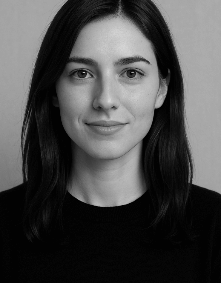 Eloise van schrijvegem. Copywriter bij AT DIgital zwart-wit